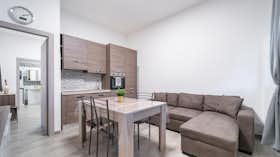 Appartement te huur voor € 1.200 per maand in Bologna, Via del Faggiolo