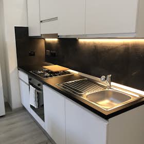 Apartment for rent for €1,600 per month in Turin, Via Saluzzo