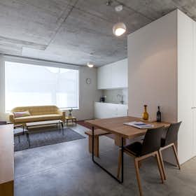 Apartment for rent for €1,550 per month in Porto, Rua de Miguel Bombarda