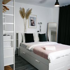Apartment for rent for €2,250 per month in Zeist, 2e Dorpsstraat