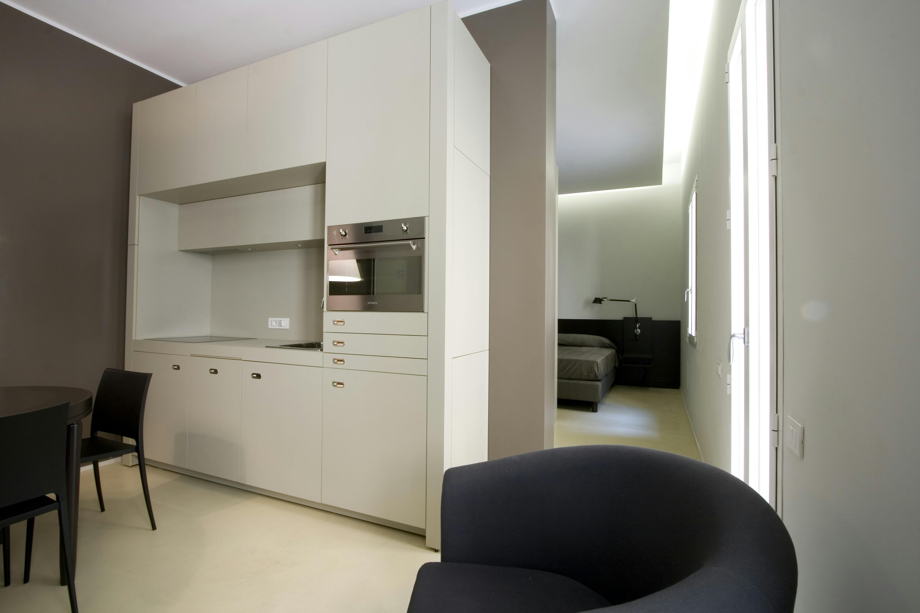 Studio for rent for €1,500 per month in Bologna, Via Mascarella
