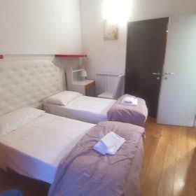 Shared room for rent for €290 per month in Florence, Via Sant'Agostino