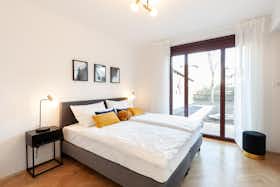 公寓 正在以 €1,400 的月租出租，其位于 Lahnstein, Südallee