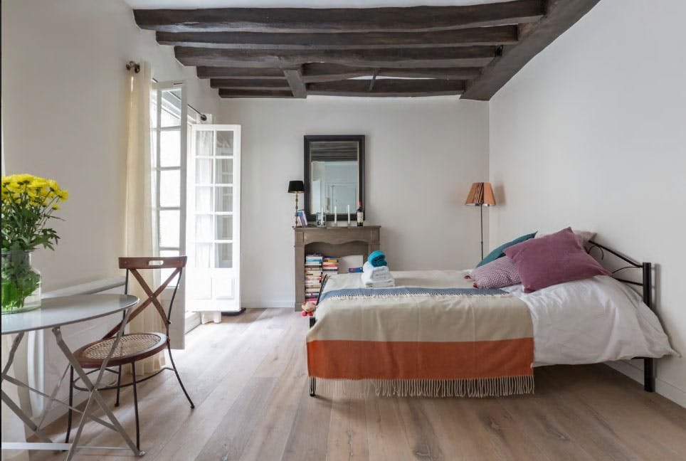 Studio for rent for €1,350 per month in Paris, Rue Pecquay