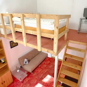 Apartment for rent for €1,300 per month in Vienna, Gußhausstraße