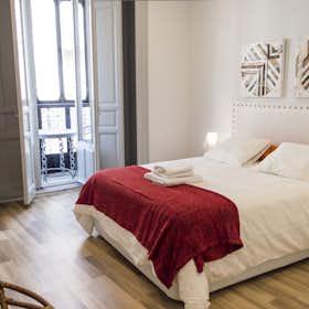 Apartment for rent for €3,500 per month in Madrid, Calle de Preciados