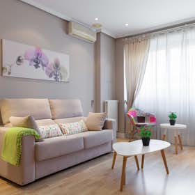 Apartment for rent for €2,600 per month in Madrid, Avenida de América