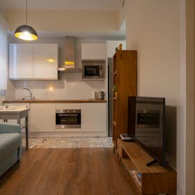 Apartment for rent for €1,900 per month in Madrid, Calle del Barco