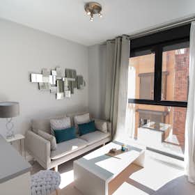Apartment for rent for €1,750 per month in Madrid, Calle José María de Castro