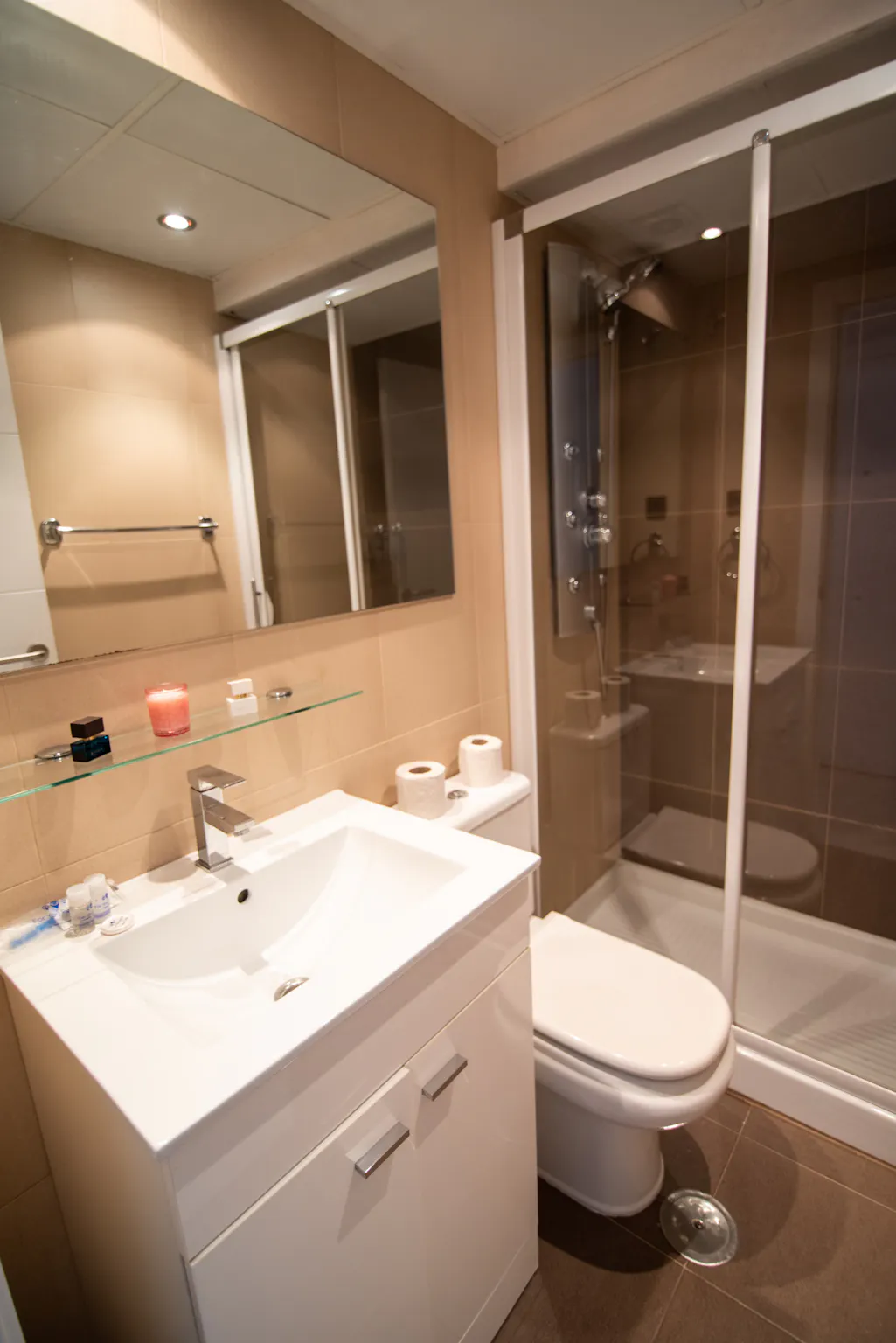 1-Bedroom Apartment in Calle José María de Castro, Madrid (1126649) ROOM 4