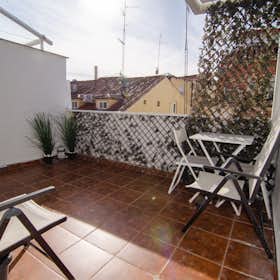 Apartment for rent for €1,700 per month in Madrid, Calle de Valverde