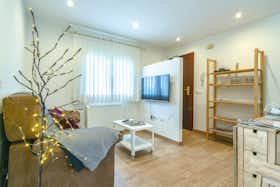 Apartment for rent for €1,500 per month in Madrid, Calle de Santillana del Mar