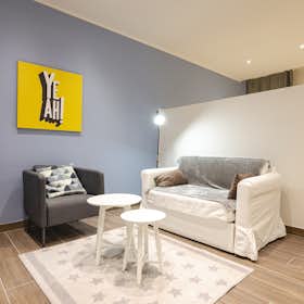 Apartment for rent for €1,850 per month in Bologna, Via de' Falegnami