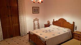 Отдельная комната сдается в аренду за 2 400 € в месяц в Alcàntera de Xúquer, Calle Mayor