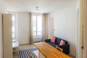 Apartment for rent for €1,850 per month in Paris, Rue Keller