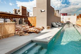 Apartment for rent for €3,117 per month in Barcelona, Carrer de Josep Torres