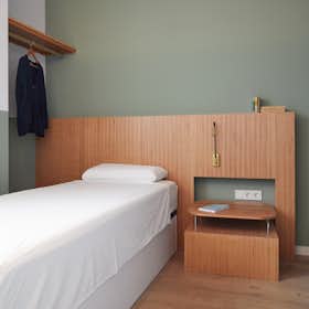 Private room for rent for €700 per month in Madrid, Calle de Sánchez Preciado