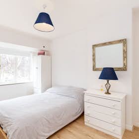 私人房间 正在以 €1,380 的月租出租，其位于 Dublin, Seven Oaks