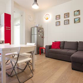 Apartment for rent for €1,450 per month in Bologna, Via degli Orti