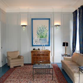 公寓 正在以 €2,200 的月租出租，其位于 Düsseldorf, Parkstraße