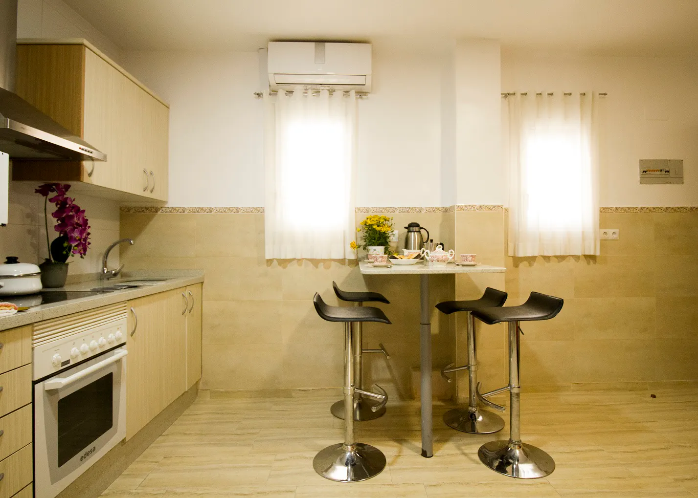 3-Bedroom Apartment in Carrer Xulilla, Valencia (1128243) ROOM 2