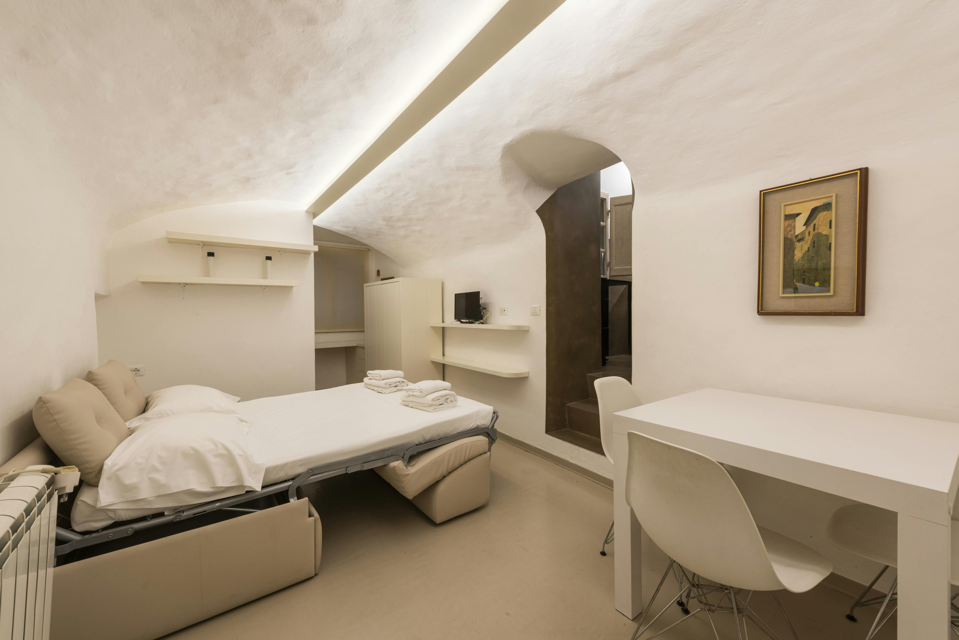 Studio for rent for €1,050 per month in Florence, Via Gino Capponi