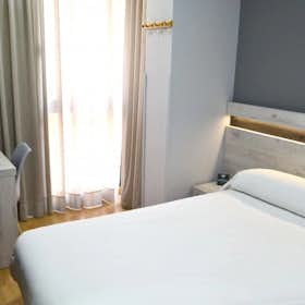 Apartamento para alugar por € 1.000 por mês em Oviedo, Calle Joaquina Bobela