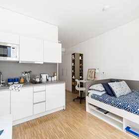 Studio for rent for € 964 per month in Frankfurt am Main, Mainzer Landstraße