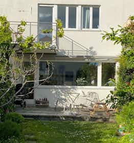 Maison à louer pour 4 819 CHF/mois à Küsnacht, Sternenfeldstrasse