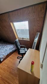 Private room for rent for €1,000 per month in Rotterdam, Zwijnsbergenweg