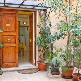 Apartment for rent for €1,850 per month in Rome, Via degli Scipioni
