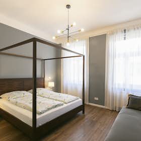 Apartment for rent for €1,999 per month in Vienna, Favoritenstraße