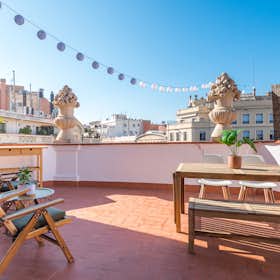 Apartment for rent for €2,400 per month in Barcelona, Carrer de la Diputació