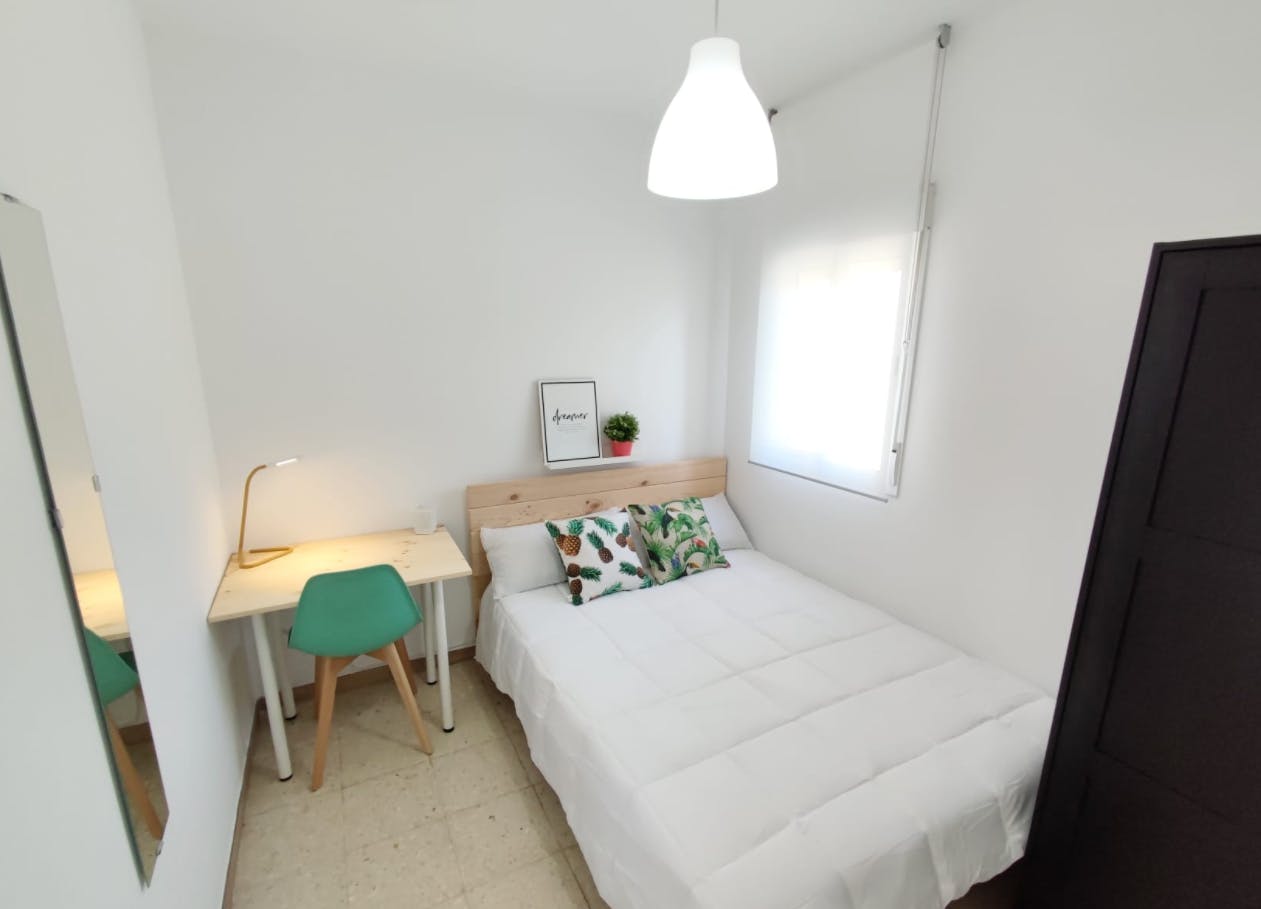 Quarto privado para alugar por € 250 por mês em Granada, Calle Doña María Manuela