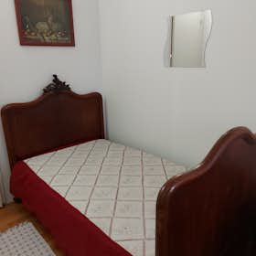 Private room for rent for €400 per month in Lisbon, Rua António Albino Machado