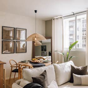 Apartment for rent for €3,057 per month in Lisbon, Avenida Casal Ribeiro