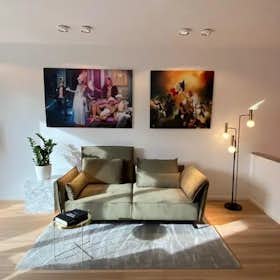 Apartment for rent for €2,290 per month in Köln, Lindenthalgürtel