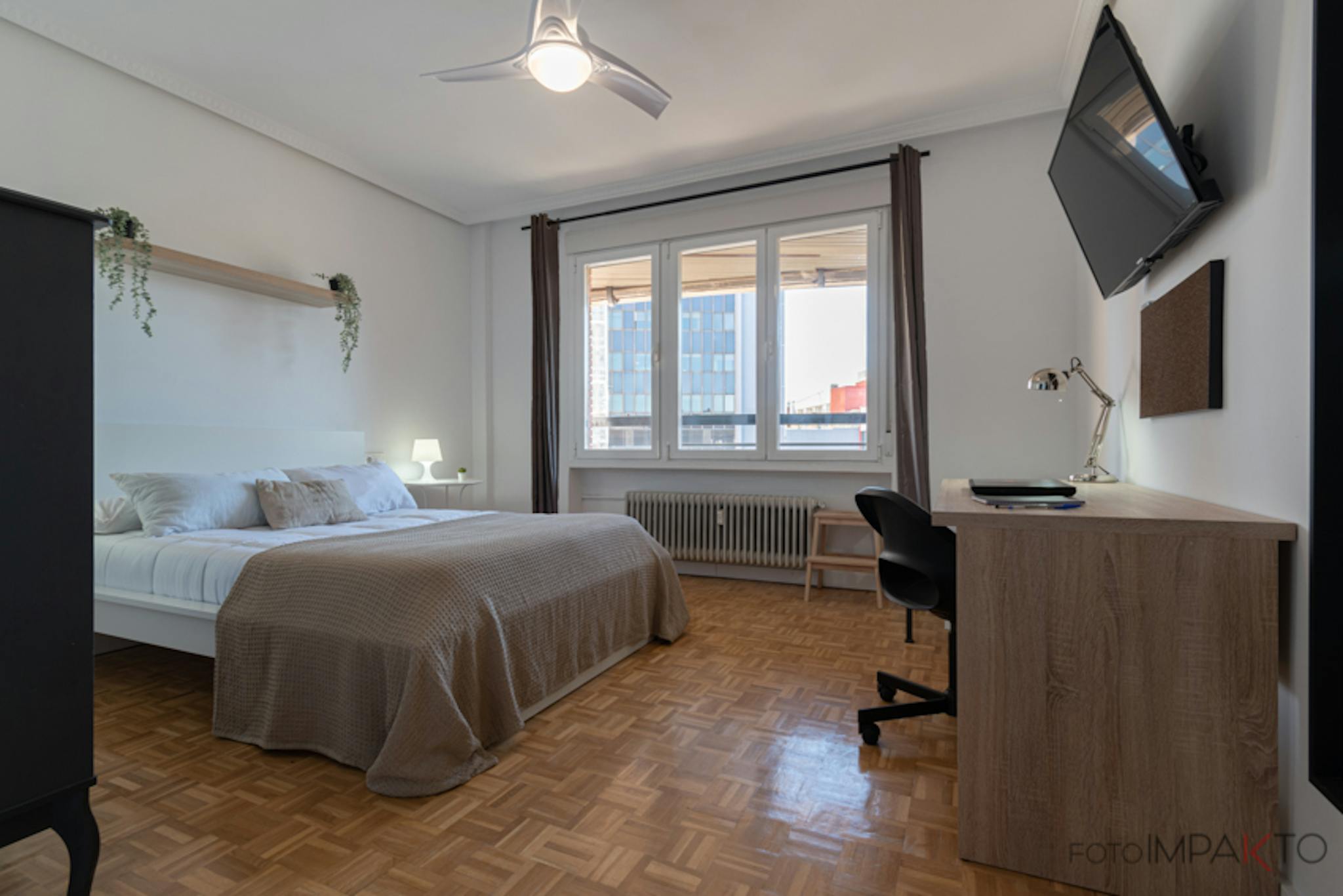 Calle de los Cuatro Amigos, Madrid preview