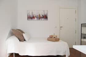 单间公寓 正在以 €2,100 的月租出租，其位于 Málaga, Calle Victoria