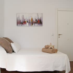 单间公寓 for rent for €2,100 per month in Málaga, Calle Victoria