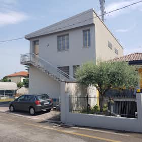 Monolocale in affitto a 1.200 € al mese a Pordenone, Via Borgo Casoni