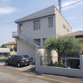 Monolocale in affitto a 1.200 € al mese a Pordenone, Via Borgo Casoni