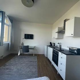Studio for rent for €1,100 per month in Berlin, Beusselstraße