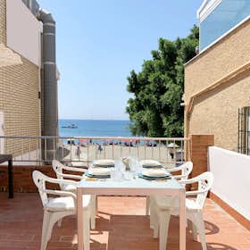Apartment for rent for €3,300 per month in Málaga, Calle Playa del Chanquete