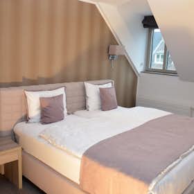 Lägenhet att hyra för 3 800 € i månaden i Düsseldorf, Mendelssohnstraße