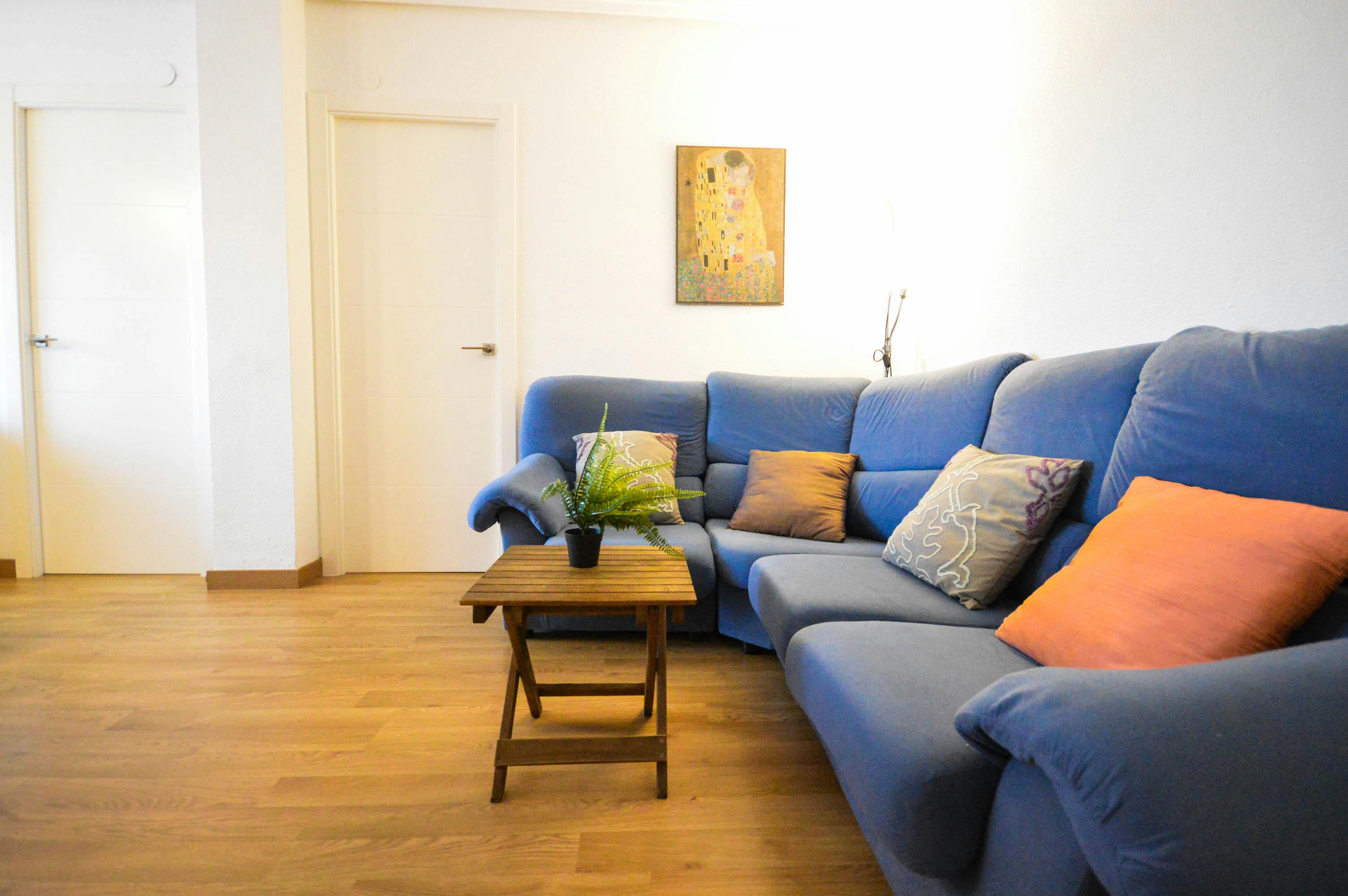 Apartment for rent for €1,250 per month in Valencia, Carrer del Poeta Mas i Ros