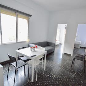 Apartment for rent for €950 per month in Valencia, Carrer de la República Argentina