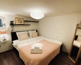 Apartamento para alugar por € 2.200 por mês em Zeist, 2e Dorpsstraat
