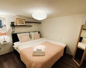 Appartement te huur voor € 2.200 per maand in Zeist, 2e Dorpsstraat