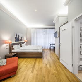 Apartment for rent for €1,750 per month in Heidelberg, Rohrbacher Straße